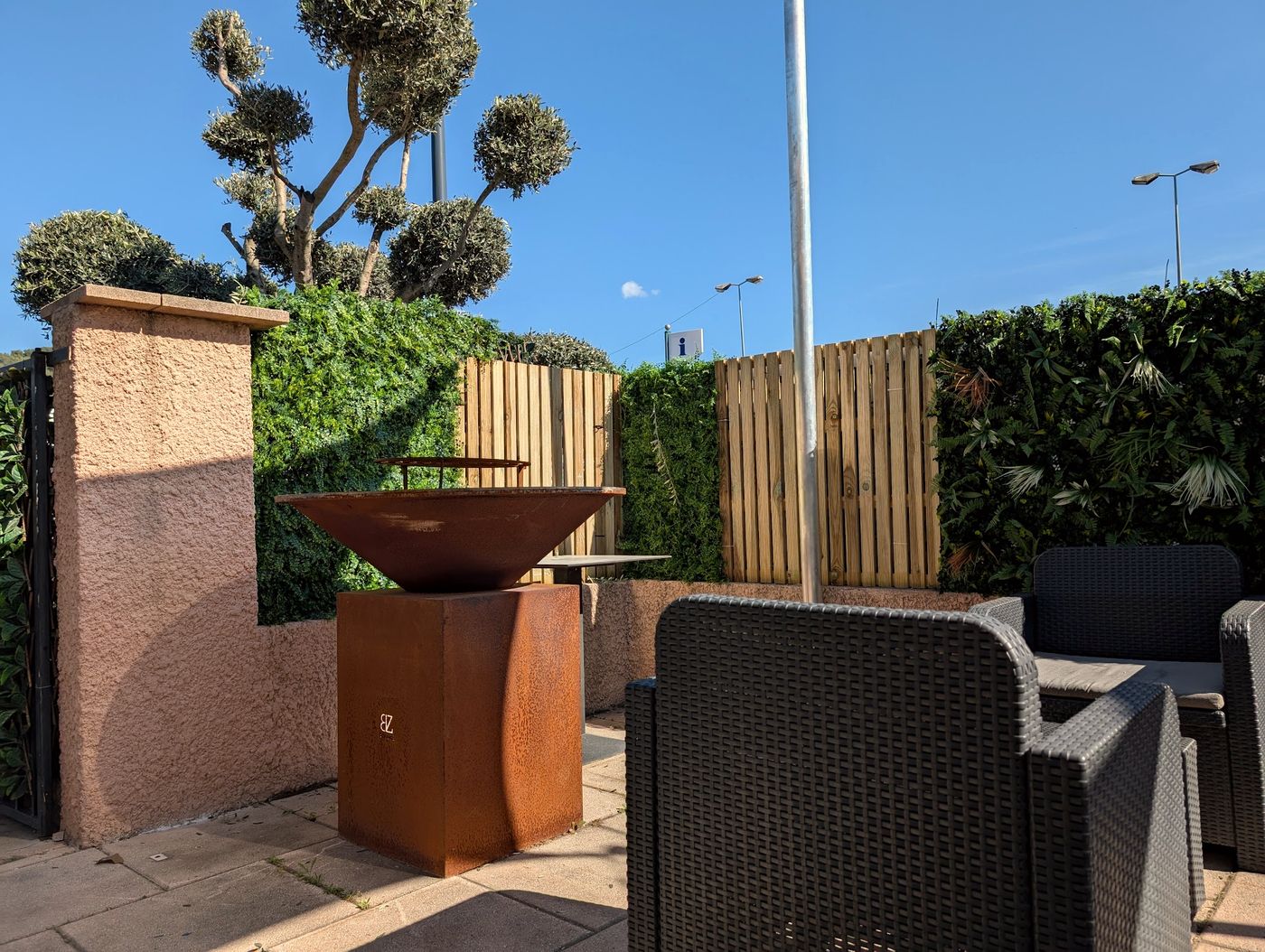 Le brasero sur la terrasse